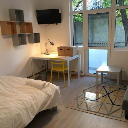 Relaxing Apartment And Great Location Бухарест Экстерьер фото